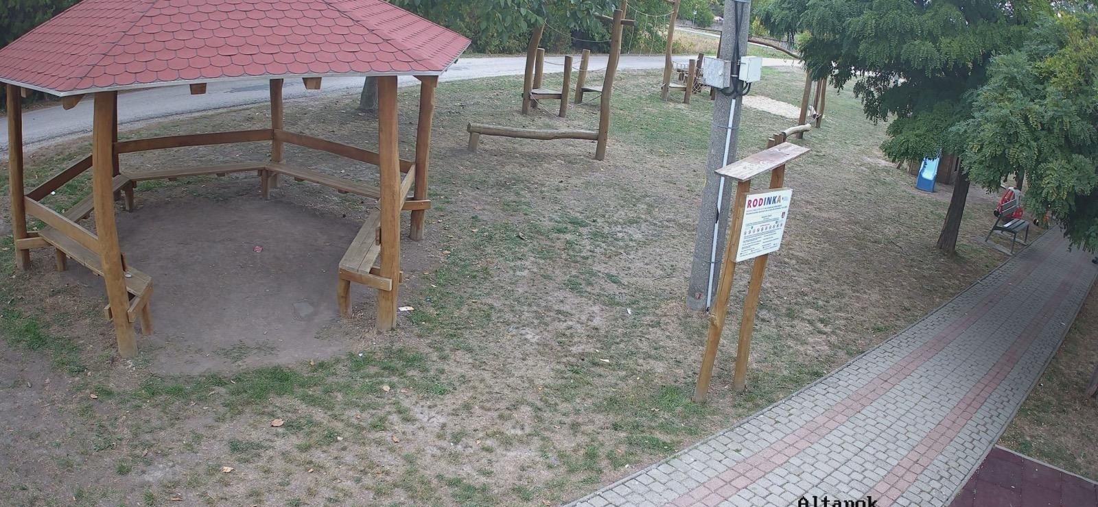 Obec Nové Sady – altánok cez deň